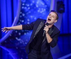 Gwiazdor Barw szczęścia zdjął spodnie w Pytaniu na śniadanie