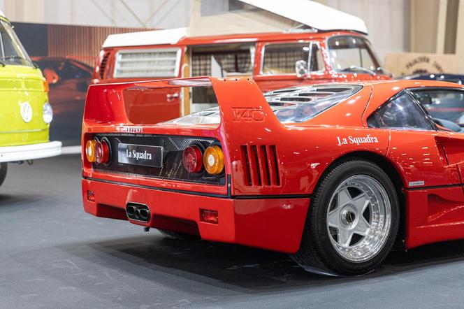  Czerwone ferrari warte 2,5 miliona euro w Poznaniu.