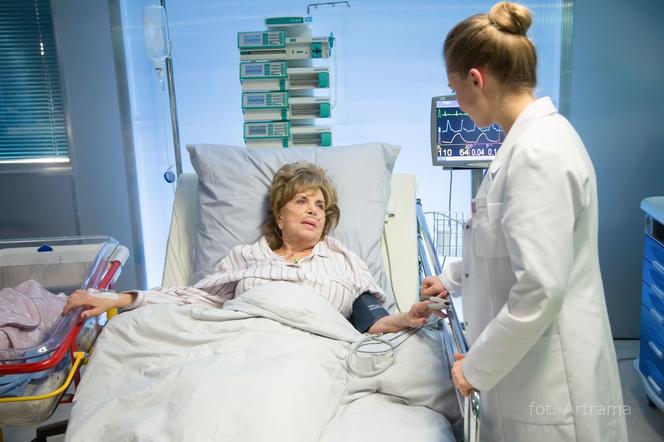 Na dobre i na złe odc. 592. Łucja (Zofia Czerwińska), Ola (Anna Karczmarczyk)
