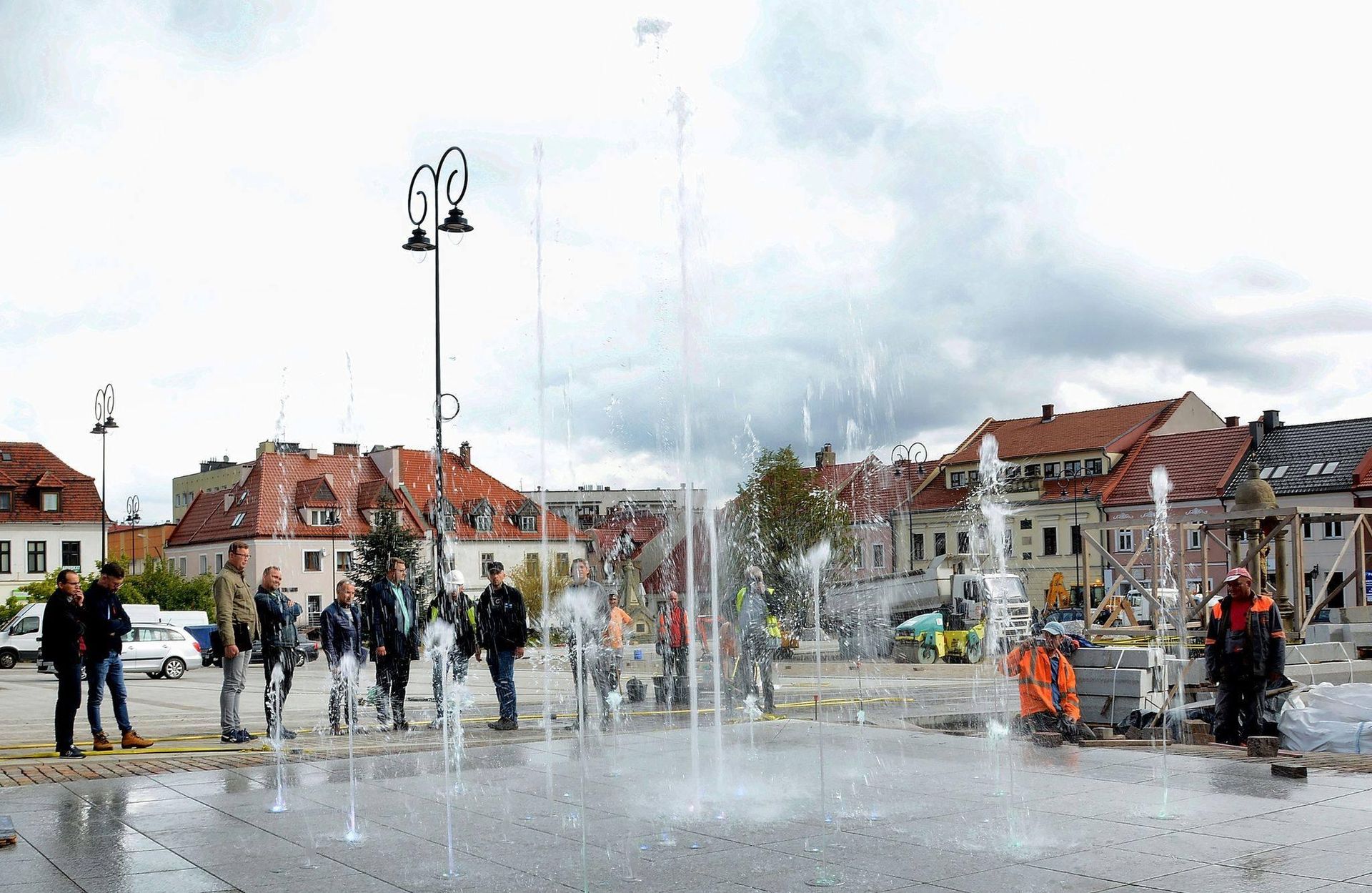 Rewitalizacja myślenickiego Rynku - pierwsze próby uruchomienia fontanny posadzkowej