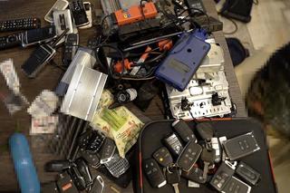 Gang złodziei samochodów rozbity. 13 osób z zarzutami. Policjanci odzyskali luksusowe maserati 