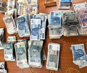 Policyjny nalot na mieszkanie w Toruniu. Zatrzymali 24-latka, znaleźli narkotyki