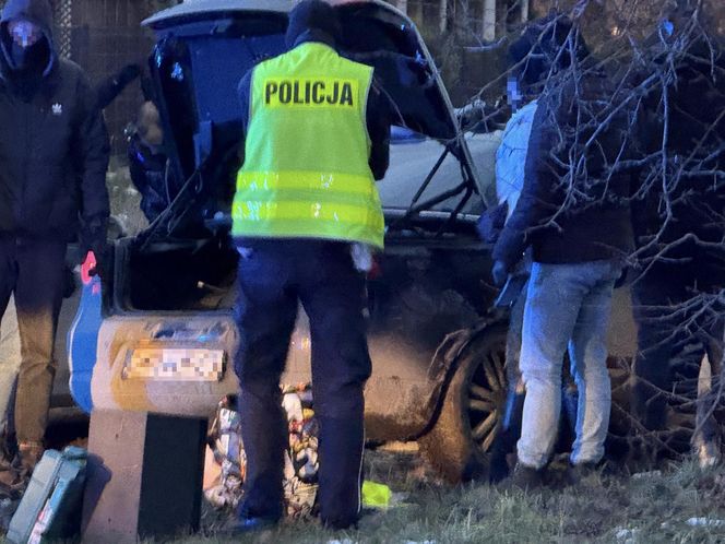 Policyjny pościg ulicami Warszawy! Kierowca zwiał aż do Marek i utknął w błocie