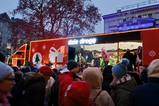 Świąteczna ciężarówka Coca-Coli w Poznaniu. Tłumy ludzi na Placu Wolności