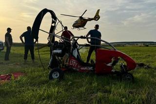 Motoparalotnia nagle runęła w dół. Dwie osoby zostały ranne