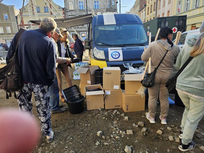 Pomaga ofiarom wielkiej powodzi. Opowiedział, jak wygląda sytuacja na miejscu