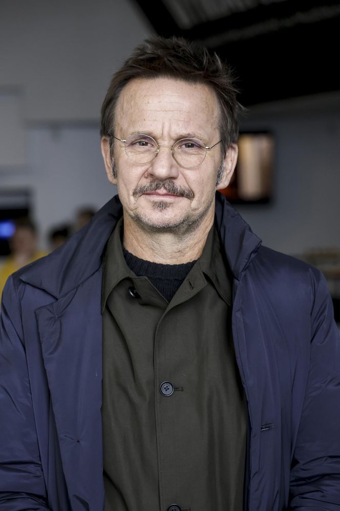 Bartłomiej Topa: Szlachcic z manią wielkości w serialu "1670", a w życiu wzór czułości i troski