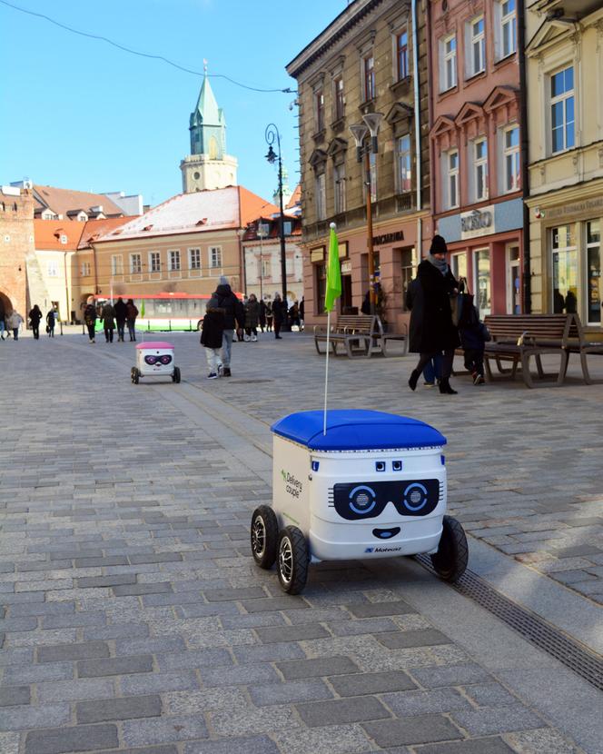  Warszawa miastem robotów. Parzą kawę, przynoszą paczki, dostarczają pizzę i śpiewają Sto lat