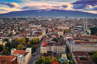 Złote kopuły i majestatyczne góry niecałe dwie godziny od Krakowa. Wystartowały loty na świetny city break [GALERIA]