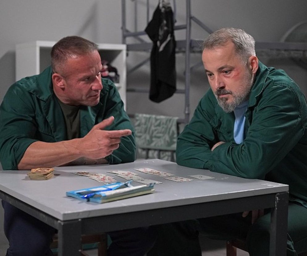 Pierwsza miłość, 4058: Bartek uwierzy w romans Emilki. Z więzienia zaplanuje zemstę - ZDJĘCIA