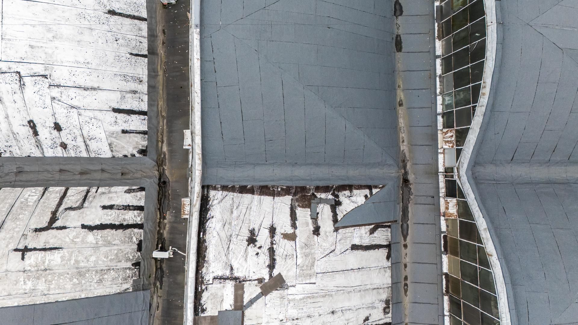 Zabytkowa hala na Suwak 4 w Warszawie