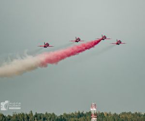 Wzruszający gest pilotów odlatujących z Radomia. Polska flaga na niebie dla „Slaba”