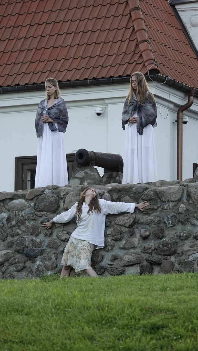 Zwieńczeniem teatralnego weekendu była niedzielna prezentacja egzaminu studentów III roku aktorstwa Uniwersytetu Andrzeja Frycza Modrzewskiego pt. „Prorok Ilja – nieprawdopodobna historia w XIV scenach”