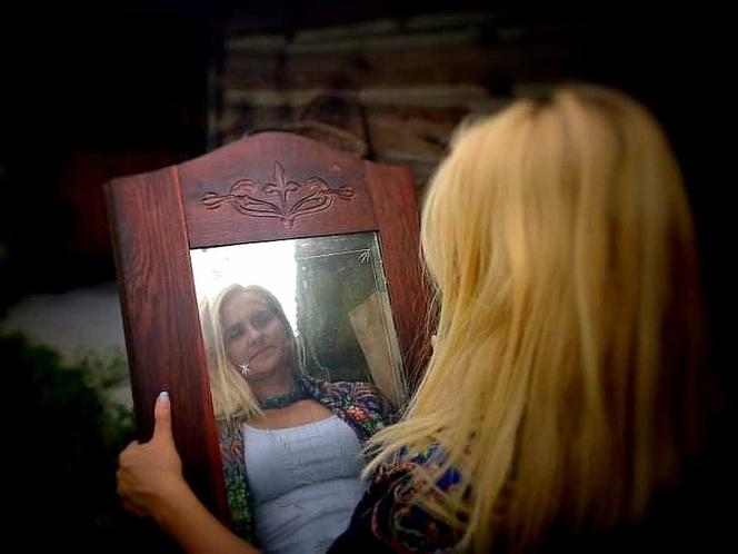 Marzenia trzeba realizować. Monika Dygas realizuje je krok po kroku. Chata Szeptuchy już stoi