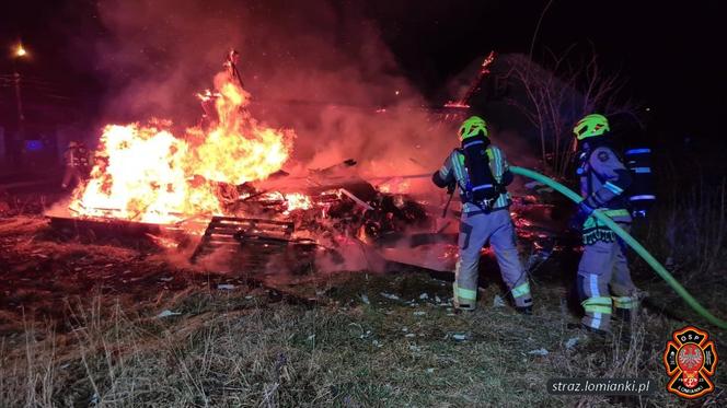 Gigantyczny pożar w Łomiankach. Na miejscu 14 zastępów straży pożarnej 