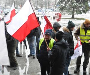 Protest rolników przed Urzędem Wojewódzkim w Kielcach