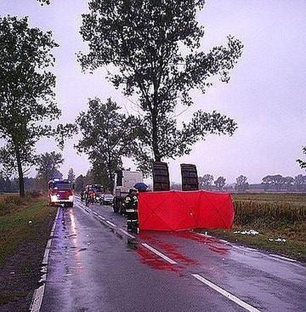 Tragiczny wypadek w Wylewie. Grób młodego siatkarza i jego rodzeństwa [GALERIA]