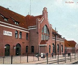 Iława Główna, neogotycki budynek dworca z 1900 roku. Dworzec wciąż wygląda, jak przed stu laty 