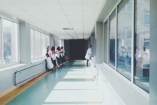 Zamkną oddział w szpitalu na Dolnym Śląsku, bo pielęgniarki złożyły wypowiedzenia? Z pracy zrezygnowało 18 z 21 pielęgniarek!
