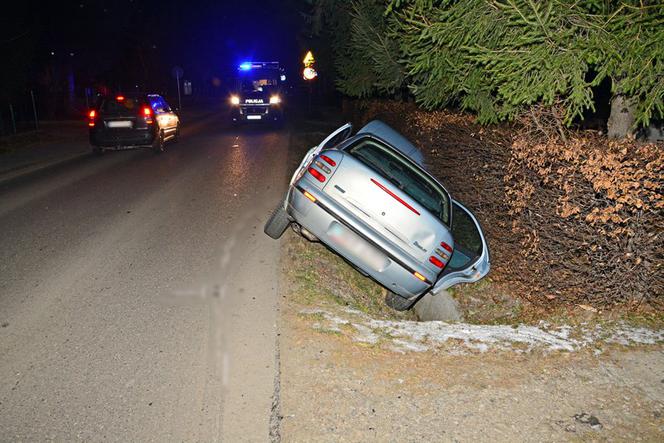 Pijany kierowca doprowadził do kolizji i zepchnął inne auto do rowu