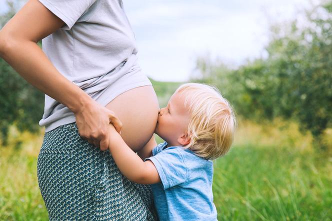 Mama w ciąży z dzieckiem