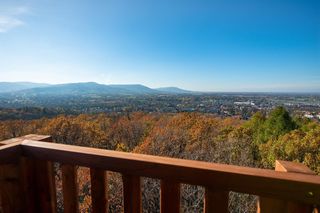 Nowa wieża widokowa w Małopolsce już otwarta. Warto wybrać się tam zwłaszcza jesienią