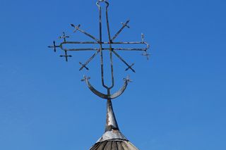 Ta wieś jest ozdobą Małopolski. Znajduje się w niej najpiękniejsza łemkowska cerkiew