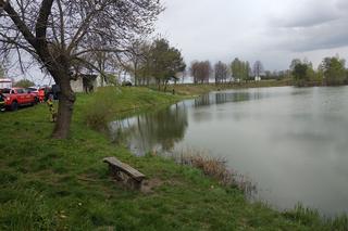 Samochód wjechał do zbiornika wodnego. Kierowca nie żyje