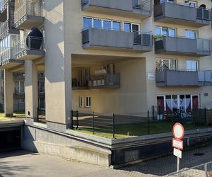 Teligi 26 w Krakowie. Blok z ukrytym balkonem