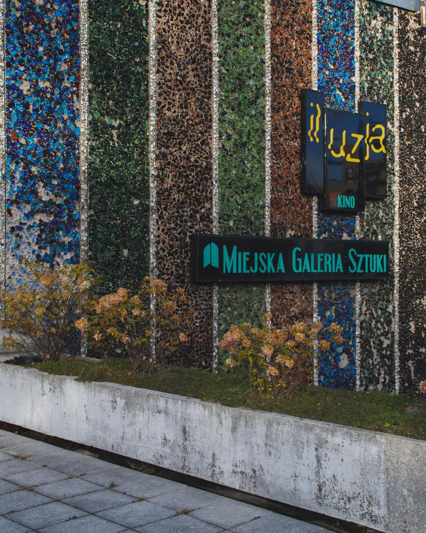 Miejska Galeria Sztuki w Częstochowie - zdjęcia. Budynek z PRL-u grał w serialu Rojst