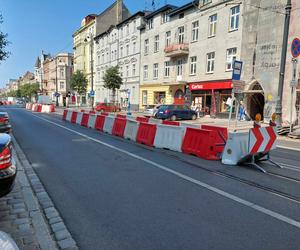 Ulica Gdańska rozkopana. Sprawdziliśmy, jak radzą sobie piesi, rowerzyści i pasażerowie