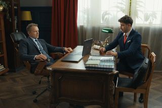 Barwy szczęścia, odcinek 3092. Bruno (Lesław Żurek), Justin (Jasper Sołtysiewicz)