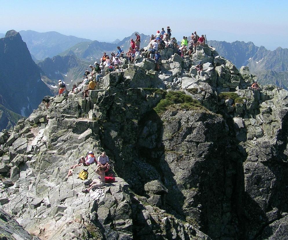Rysy. Turyści w Tatrach