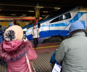 Pociąg Pendolino na dworcu Poznań Główny