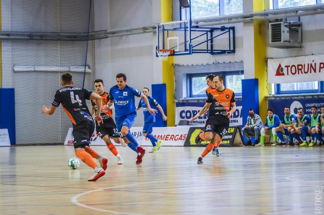 FC Toruń - P.A. Nova Gliwice 2:4 - zdjęcia z Uniwersyteckiego Centrum Sportu
