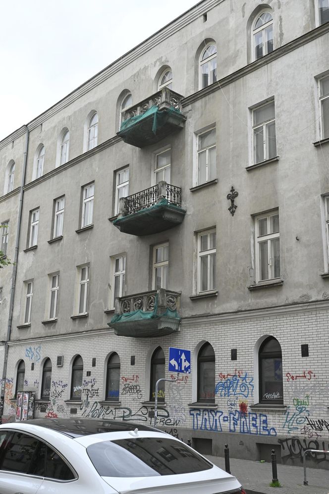 „To co robi miasto, to skandal”. Warszawa sprzedaje zabytkową kamienicę w centrum za grube miliony