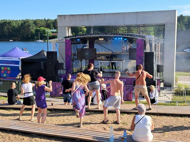 Sunshine Lubianka 2025. Tłumy klubowiczów nad starachowickim zalewem