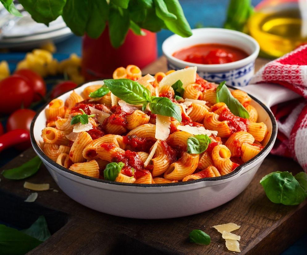 makaron z sosem z serka wiejskiego