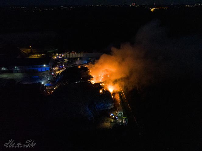 Studzianki. Pożar hałdy śmieci w sortowni 5.06.2019