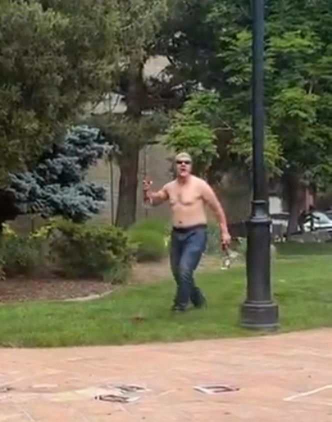 Zaatakował miotaczem ognia demonstrantów w Kolorado