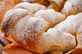 Szybkie bułeczki twarogowe. Ekspresowy przepis bez drożdży