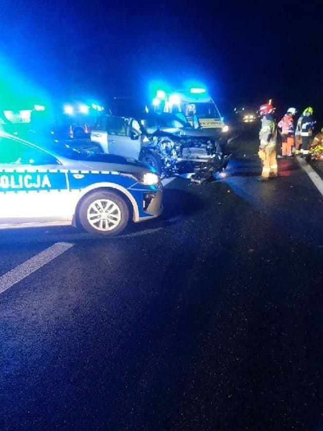 Poważny wypadek na dk 19. Sześć osób, w tym czwórka dzieci trafiło do szpitala