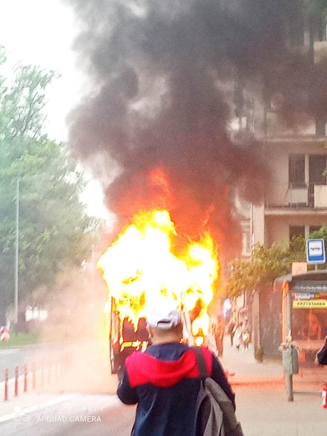 Pożar busa w Krakowie. Utrudnienia pod Jubilatem