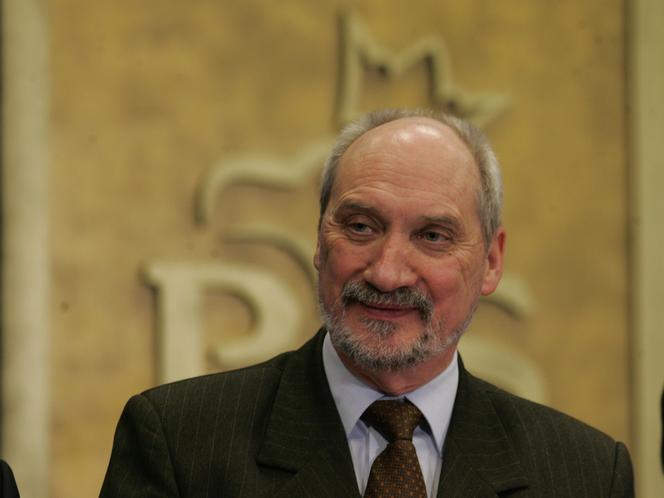 Katastrofa smoleńska. Macierewicz przerywa milczenie. Zdradził szczegóły raportu