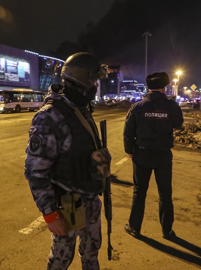 Kilkanaście osób zginęło, kilkadziesiąt rannych w strzelaninie w sali koncertowej pod Moskwą