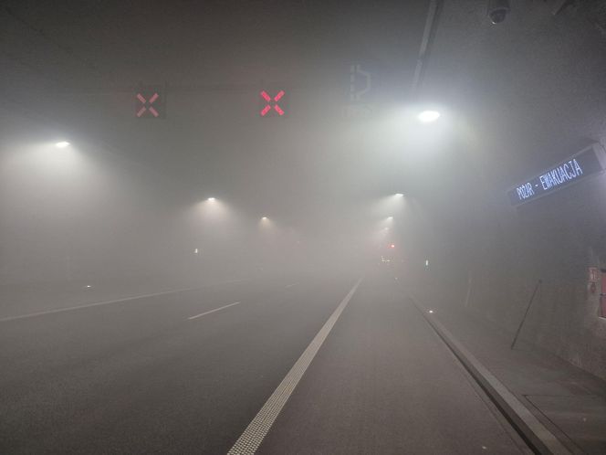 Tunel na Zakopiance został zamknięty. Przeprowadzono specjalną akcję służb ratunkowych