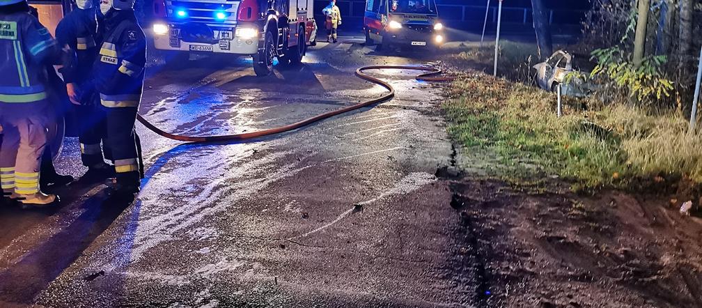 Fatalny wypadek pod Mińskiem Mazowieckim. Auto stanęło w płomieniach