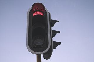 Uwaga kierowcy! Nie działa sygnalizacja świetlna na skrzyżowaniu ulic Warszawskiej i Ofiar Firleja. Dlaczego?
