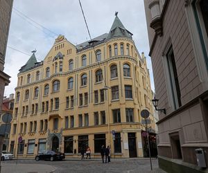 Koci Dom -  secesyjny budynek stylizowany na architekturę średniowieczną.