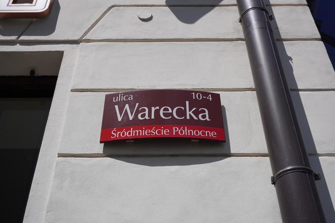 7. Właz przy ul. Wareckiej. Róg Nowy Świat. Szlak z placu Krasińskich na Starówce